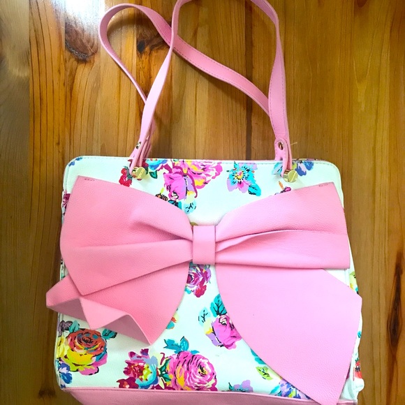 BetseyJohnson - Picture 1 of 6